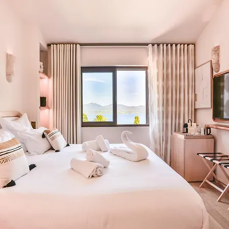 Tinah Hotel