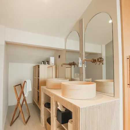 Tinah Hotel 4*